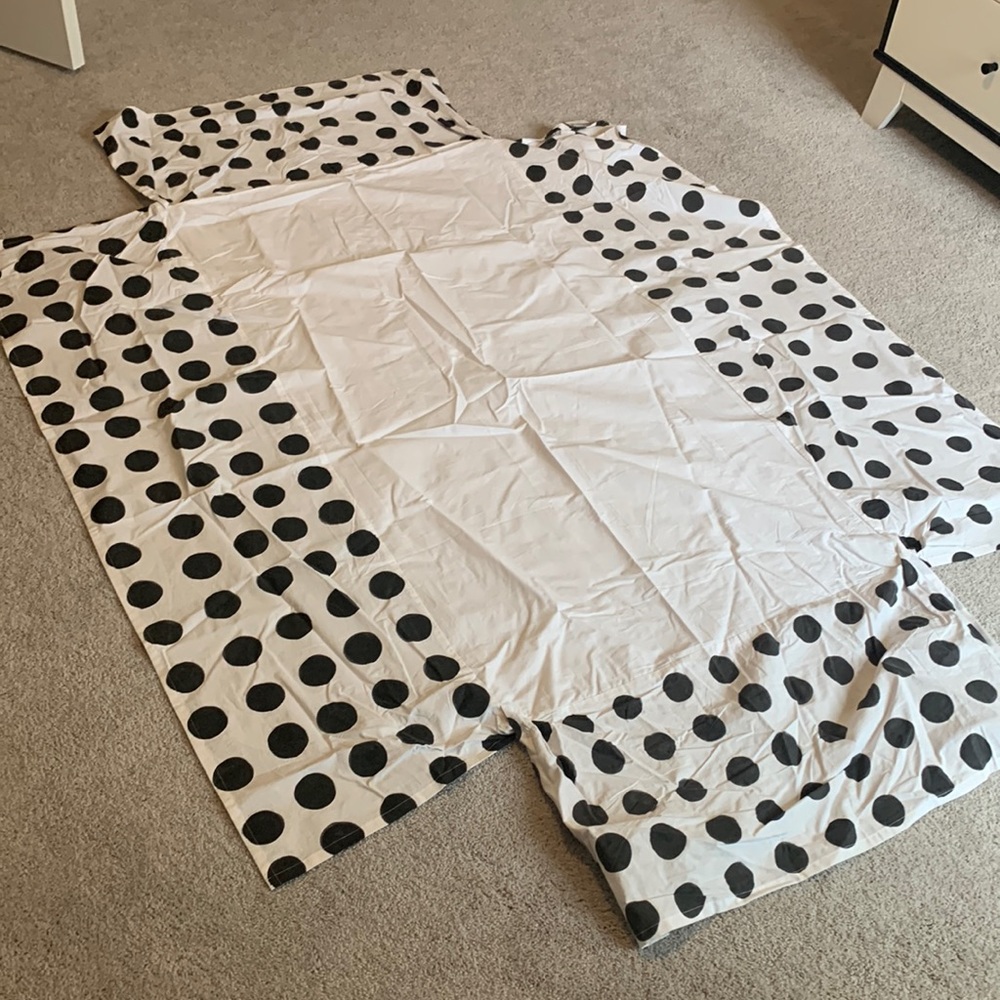 Black and White Crib Skirt. 100 percent cotton